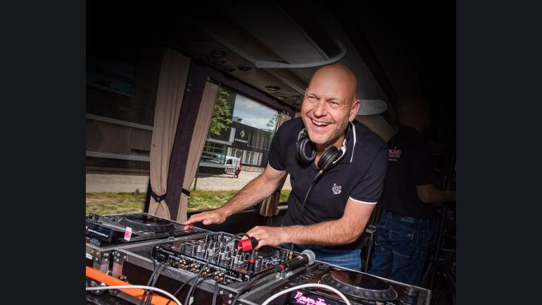 Friday Night Special- DJ Etienne la Faille