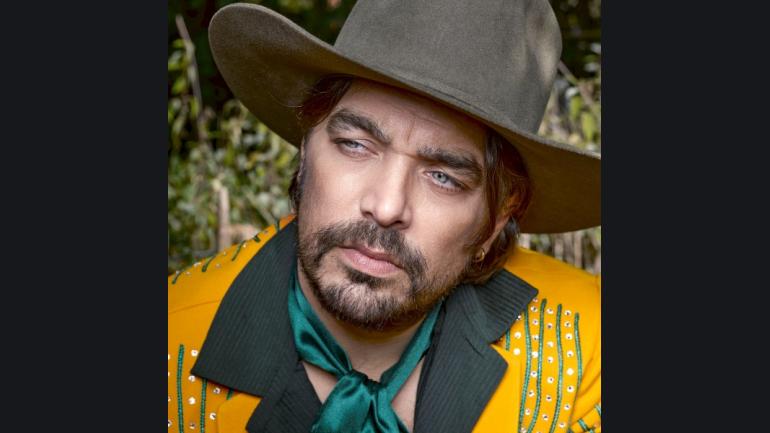 Waylon (R)