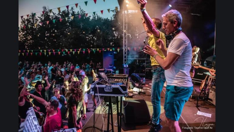 Thank God It’s Friday - We Will Survive! Met DJ's Frank & Guido