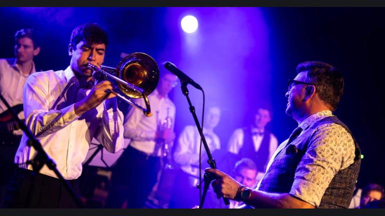 Show | Jazz Café 1 Student association UTmost