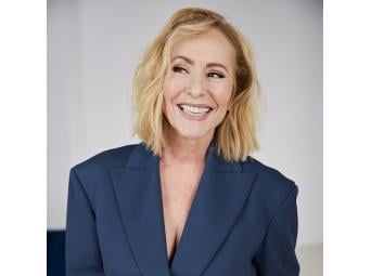 Angela Groothuizen