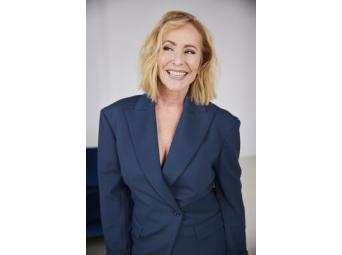 Angela Groothuizen