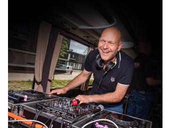 Friday Night Special- DJ Etienne la Faille