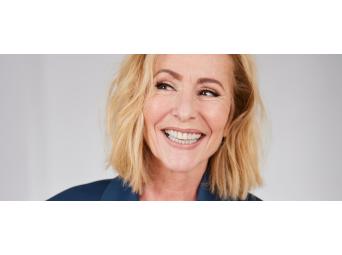 Angela Groothuizen